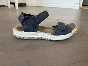 Viking sandaalid 28