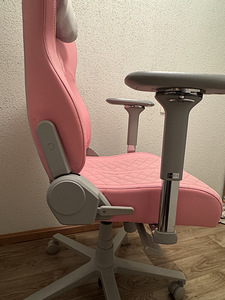 Игровой стул (5 фото из 5)
