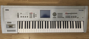 Korg Triton (4 фото из 4)