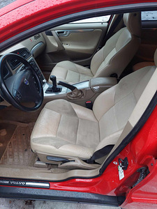 Volvo v70 2.5t AWD manuaal (8 foto / 11)