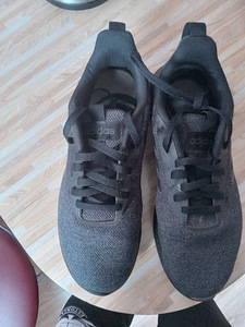 Кроссовки adidase № 44 25 € (2 фото из 5)