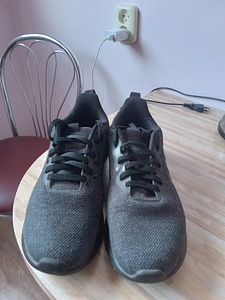 Кроссовки adidase № 44 25 € (4 фото из 5)