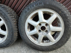 Golf 3 valuveljed naastrehvidega 175/65R14 DOT1617 (2 foto / 10)