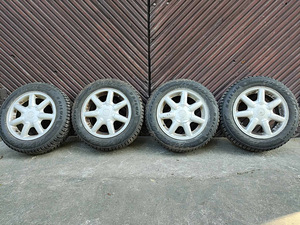 Golf 3 valuveljed naastrehvidega 175/65R14 DOT1617 (5 foto / 10)