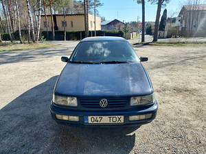 Volkswagen Passat sedaan 1.8l 66kW (1995) (1 foto / 7)