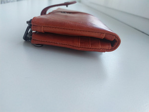 Müüa naiste nahast rahakott. (3 foto / 7)