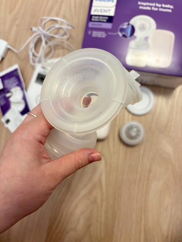 Молокоотсос Philips Avent Single Electric Breast Pump SCF395