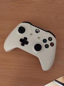 Xbox one s (2 foto / 4)
