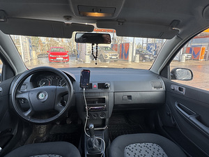 Skoda Fabia 2006 (9 foto / 12)