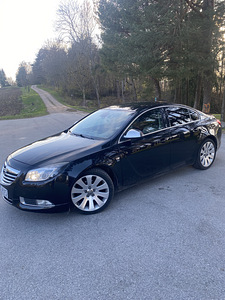 Opel Insignia (8 фото из 11)