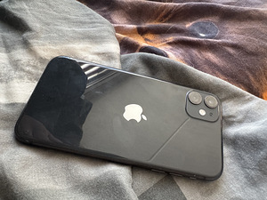 iPhone 11 64 GB (6 foto / 6)