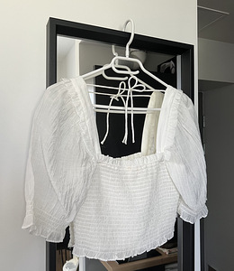 (NEW) H&M Puff-sleeve square neck top (2 foto / 4)