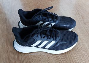 Adidas tossud nr 41,5 (1 foto / 5)