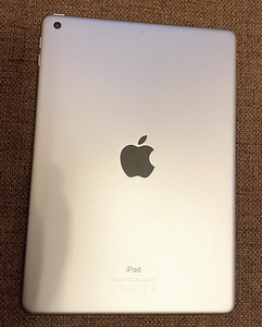 iPad 9,7" 5 generation, 32GB, wifi (2 foto / 2)