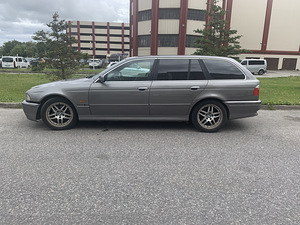 Продам авто BMW (2 фото из 5)