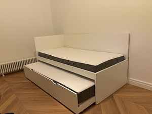 Voodi lisavoodikoha ja madratsitega (3 foto / 3)