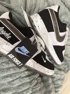 Uued originaalsed Nike eksklusiivse disainiga sildiga (2 foto / 4)