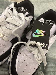 Uued originaalsed Nike eksklusiivse disainiga sildiga (4 foto / 4)