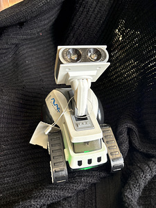 Interactive Robot AVA STELLAR – Sings, Moves and Lights Up! (4 foto / 6)