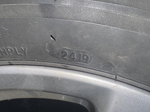 Toyota RAV4 veljed rehvidega (6 foto / 8)