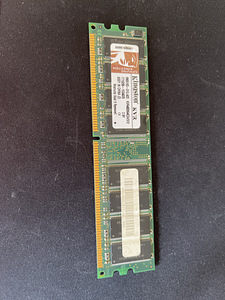 Kingston 512MB 400 MHz DDR CL3 ram-i pulk