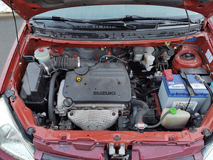 Suzuki Liana (14 foto / 15)