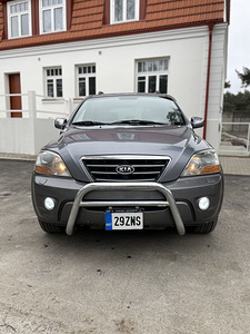 Kia Sorento 2008 (2 foto / 9)