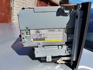 Ford originaal navigatsioonisüsteemiga autoraadio Visteon (3 foto / 5)