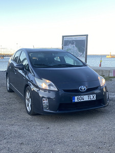 Toyota PRIUS (4 фото из 12)
