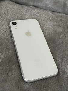 iPhone XR 64GB (2 foto / 3)
