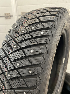 215/65R17 Goodyear naastrehvid (UUED) (2 foto / 2)