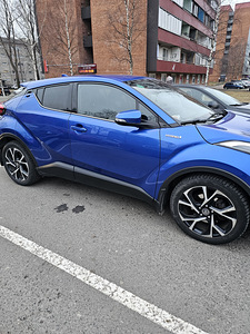 Toyota ch-r (6 foto / 7)