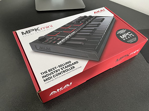 AKAI MPKmini COMPACT KEYBOARD AND PAD CONTROLLER BLACK (4 foto / 4)