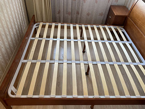 Спальный гарнитур (2 фото из 7)