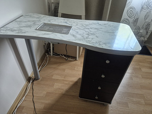 Maniküüri laud (2 foto / 5)