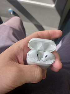 Продам безпроводные наушники Apple AirPods/Müüa juhtmevabad (1 фото из 2)