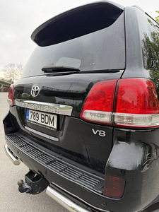 Müüa Toyota Land Cruiser 200 (4 foto / 12)