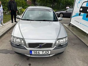 Volvo S80 2.4 (8 foto / 12)