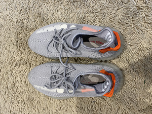 Yeezy Boost 350 (4 foto / 4)