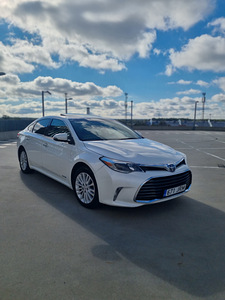 Toyota Camry Avalon Limited (2 foto / 10)