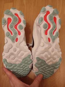Кроссовки Nike (3 фото из 4)