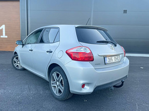 Toyota auris (2 фото из 11)