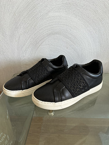 Calvin Klein tossud! (1 foto / 3)