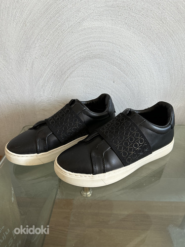 Calvin Klein tossud!