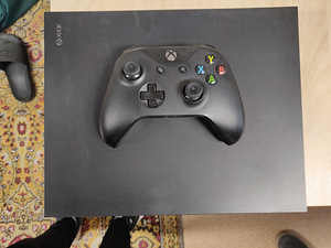 Xbox One X 1ТБ (5 фото из 9)