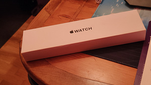 Apple Watch SE (2022, gen 1) (1 foto / 6)