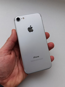 iPhone 7 (32 Гб) (5 фото из 8)