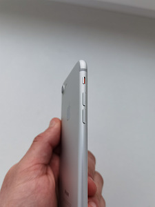 iPhone 7 (32 Гб) (7 фото из 8)
