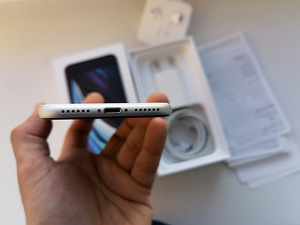 iPhone SE 2020 (64 Gb) ideaalne (4 foto / 9)