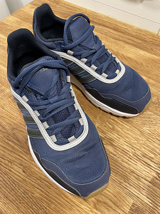 Adidas 44 (3 фото из 5)